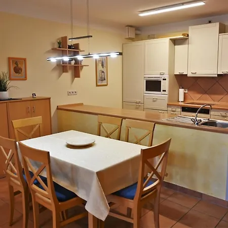 Seeblick Daire Waren (Mueritz)